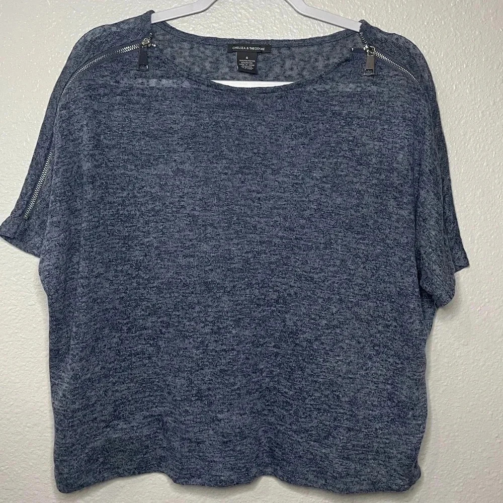 Chelsea & Theodore Short Sleeve Top Small | Blue Zipper Sleeve Detail Blouse